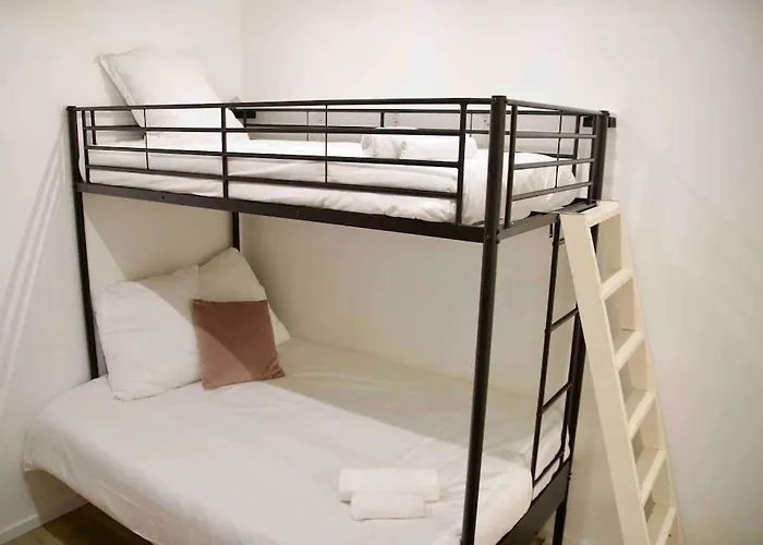 Another Brick In The Wall Apartment In Paris Sleeps 9